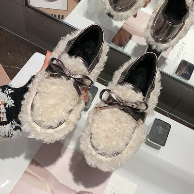 Női pehelycipő szalaggal és lapos talppal