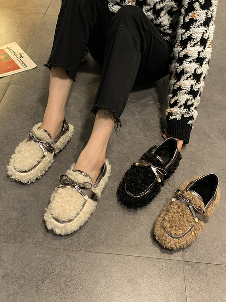 Női pehelycipő szalaggal és lapos talppal