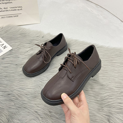 Γυναικεία παπούτσια από οικολογικό δέρμα με κορδόνια και επίπεδη σόλα