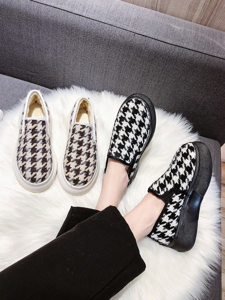 Alkalmi női kockás cipő magas talppal