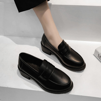 Új modell alkalmi cipő fekete műbőrből