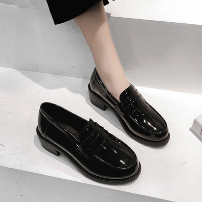 Új modell alkalmi cipő fekete műbőrből