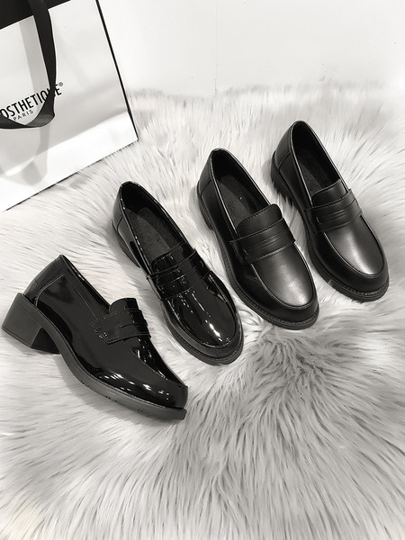 Új modell alkalmi cipő fekete műbőrből