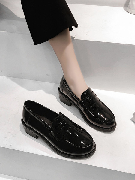 Új modell alkalmi cipő fekete műbőrből