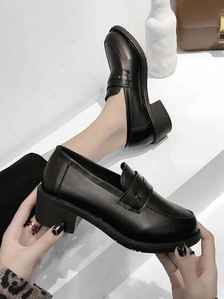 Új modell alkalmi cipő fekete műbőrből