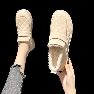 Női alkalmi cipő fém csattal, lapos talppal