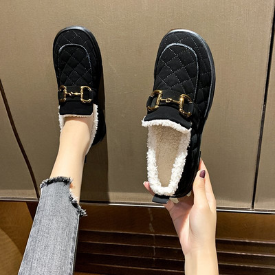 Női alkalmi cipő fém csattal, lapos talppal