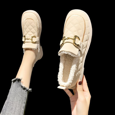 Női alkalmi cipő fém csattal, lapos talppal