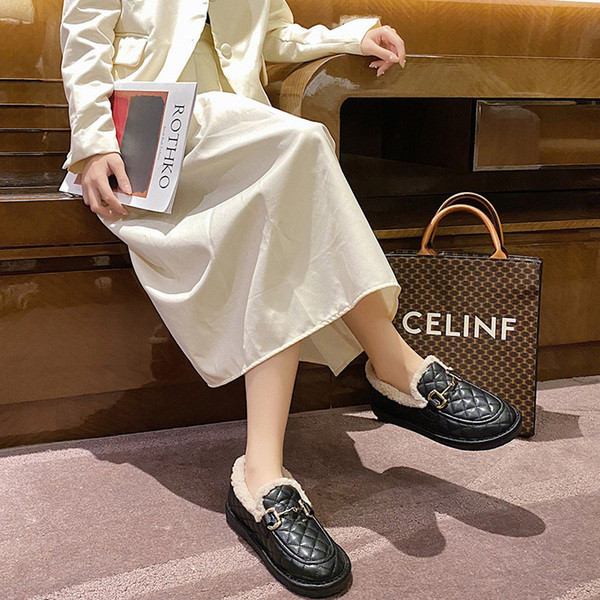 Női alkalmi cipő pehely és fém elemekkel