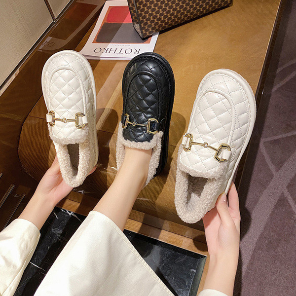 Női alkalmi cipő pehely és fém elemekkel