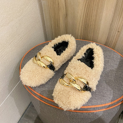 Βελούδινα γυναικεία παπούτσια με επίπεδη σόλα και μεταλλική διακόσμηση