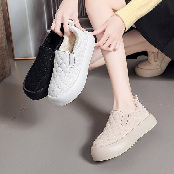 Női alkalmi cipő eko bőrből, pehely és lapos talppal