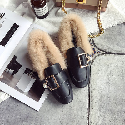 Női alkalmi cipő új modellje csattal és pihe-puha béléssel