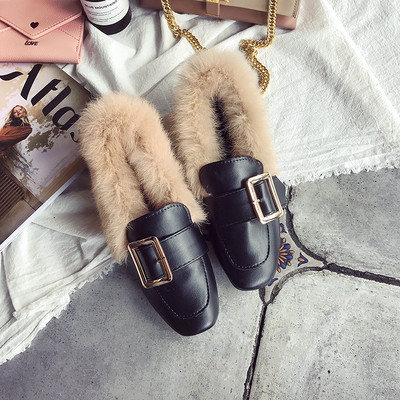 Női alkalmi cipő új modellje csattal és pihe-puha béléssel