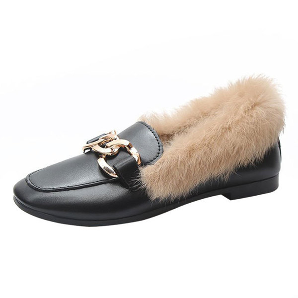 Női alkalmi cipő új modellje csattal és pihe-puha béléssel