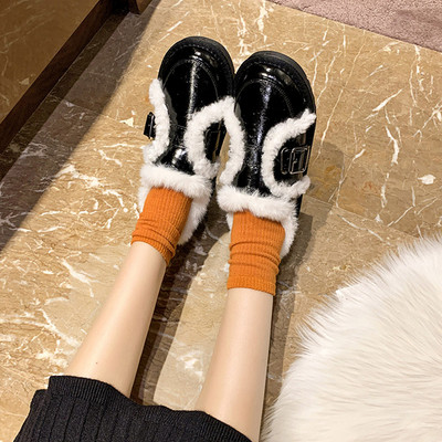 Női alkalmi cipő új modellje, pehely és lapos talppal