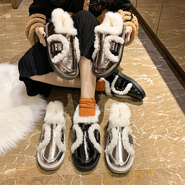 Női alkalmi cipő új modellje, pehely és lapos talppal