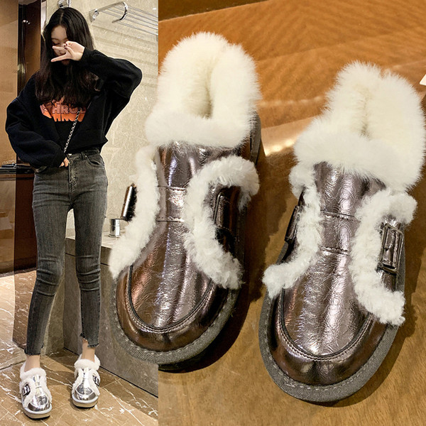 Női alkalmi cipő új modellje, pehely és lapos talppal