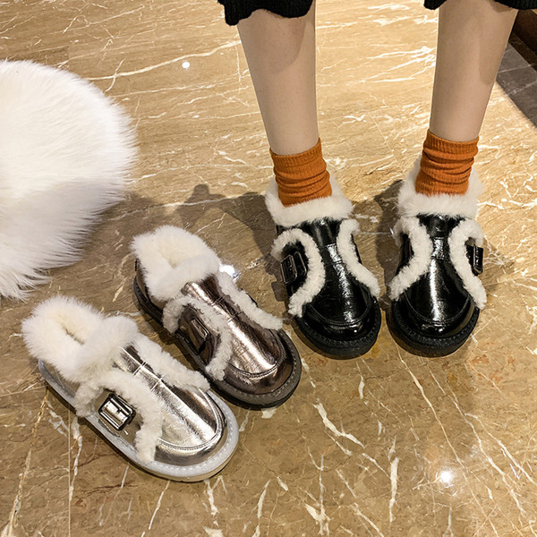 Női alkalmi cipő új modellje, pehely és lapos talppal