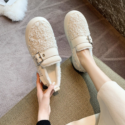 Aktuális női alkalmi cipő pehellyel