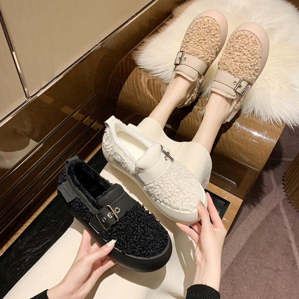 Aktuális női alkalmi cipő pehellyel