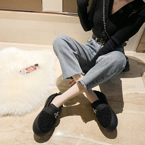 Aktuális női alkalmi cipő pehellyel