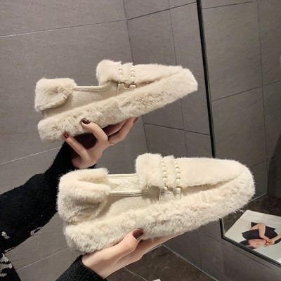 Női pehelycipő lapos talppal és gyöngyökkel