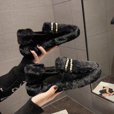 Női pehelycipő lapos talppal és gyöngyökkel