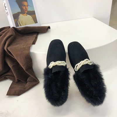 Modern női cipő gyöngyökkel és pehellyel - műbőr