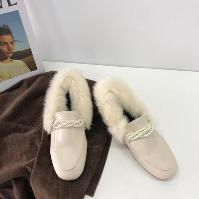 Modern női cipő gyöngyökkel és pehellyel - műbőr