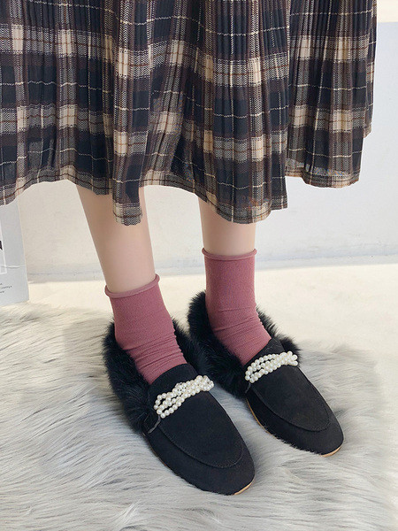 Modern női cipő gyöngyökkel és pehellyel - műbőr