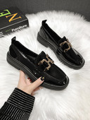 Női alkalmi cipő eko bőrből, fém csattal fekete színben