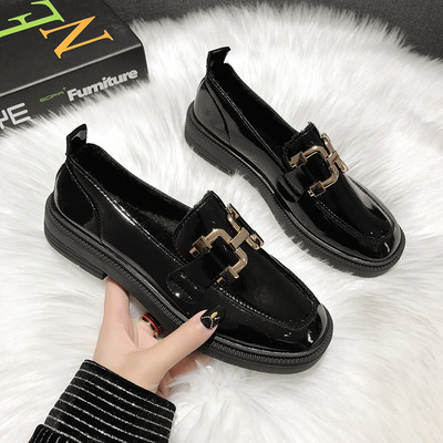 Női alkalmi cipő eko bőrből, fém csattal fekete színben