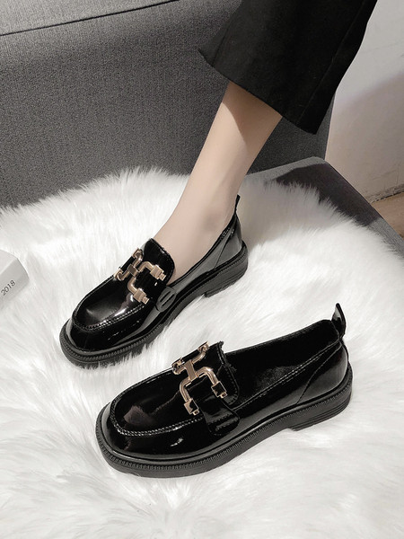 Női alkalmi cipő eko bőrből, fém csattal fekete színben