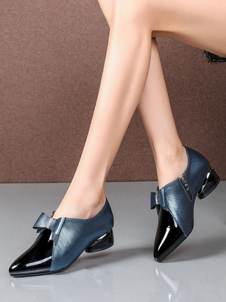 Női hegyes cipő új része szalaggal és szögletes sarokkal