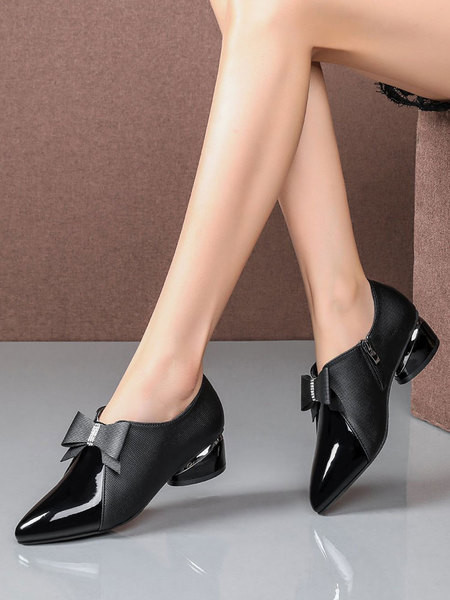 Női hegyes cipő új része szalaggal és szögletes sarokkal