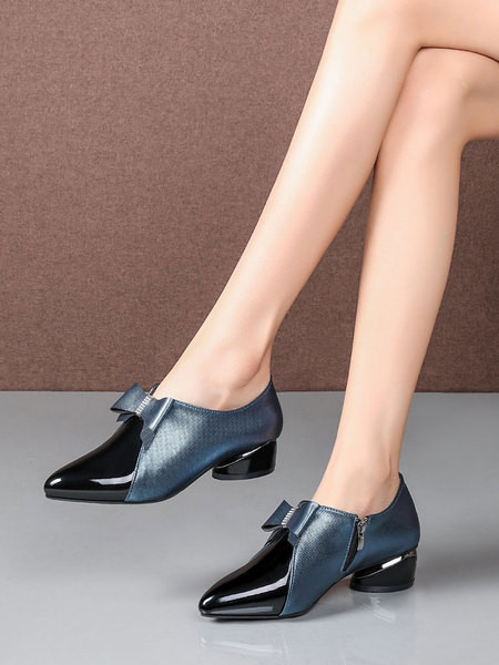 Női hegyes cipő új része szalaggal és szögletes sarokkal