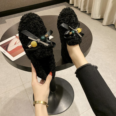 Alkalmi női cipő szalaggal, lapos talppal