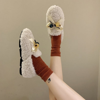 Alkalmi női cipő szalaggal, lapos talppal