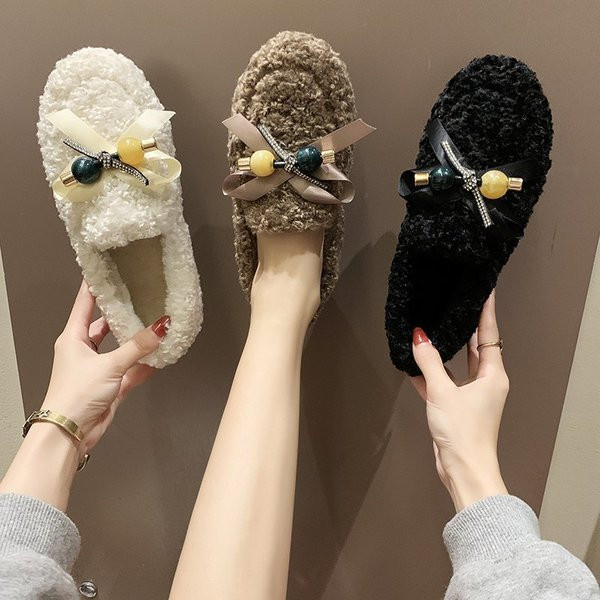 Alkalmi női cipő szalaggal, lapos talppal