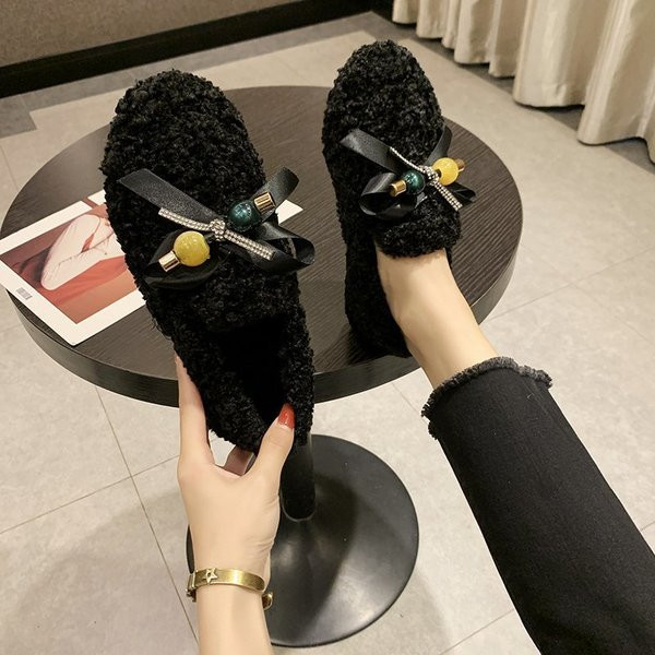 Alkalmi női cipő szalaggal, lapos talppal