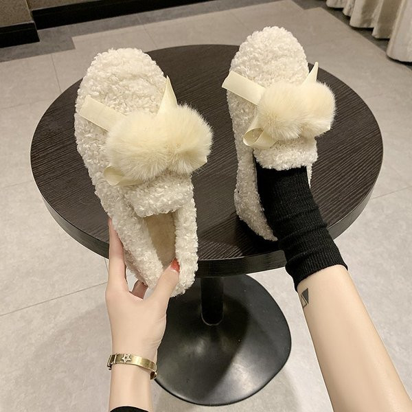 Alkalmi női cipő szalaggal, lapos talppal