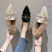 Modern női hegyes cipő szalaggal és pehellyel