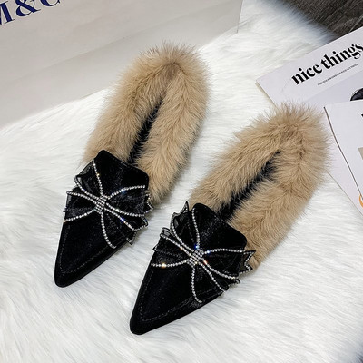 Modern női hegyes cipő szalaggal és pehellyel