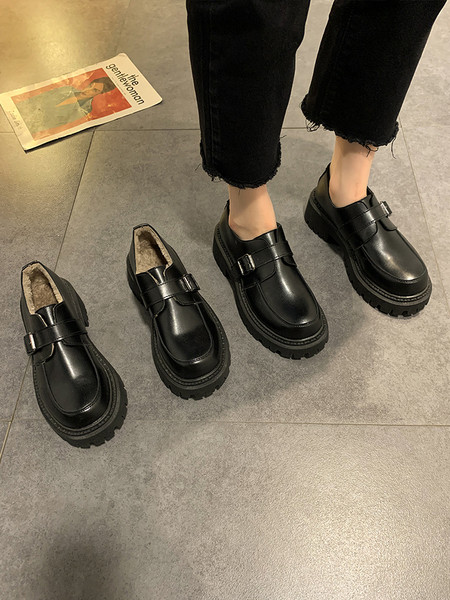 Női alkalmi cipő fekete pántban