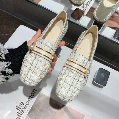 Alkalmi női cipő lapos talppal és gyöngyházzal