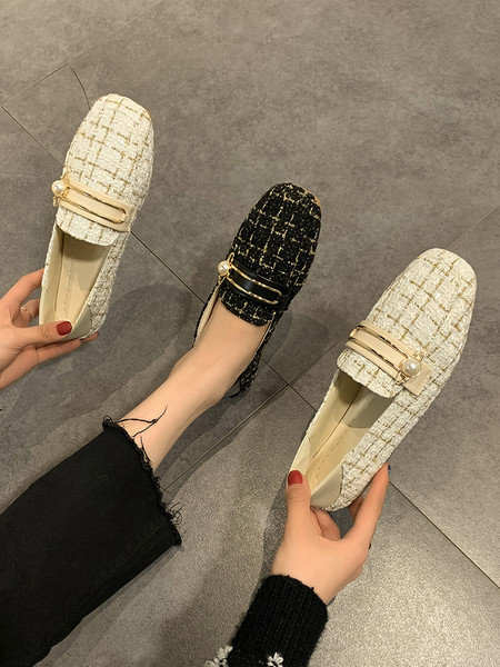 Alkalmi női cipő lapos talppal és gyöngyházzal