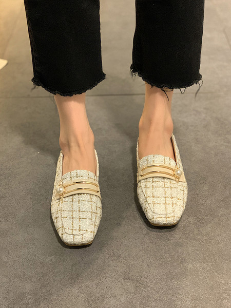 Alkalmi női cipő lapos talppal és gyöngyházzal