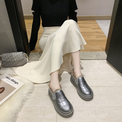 Γυναικεία παπούτσια με ζεστή επένδυση και επίπεδη σόλα