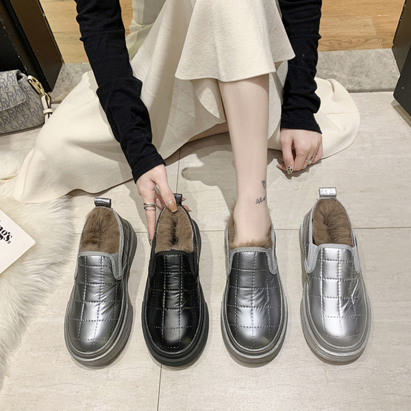 Γυναικεία παπούτσια με ζεστή επένδυση και επίπεδη σόλα